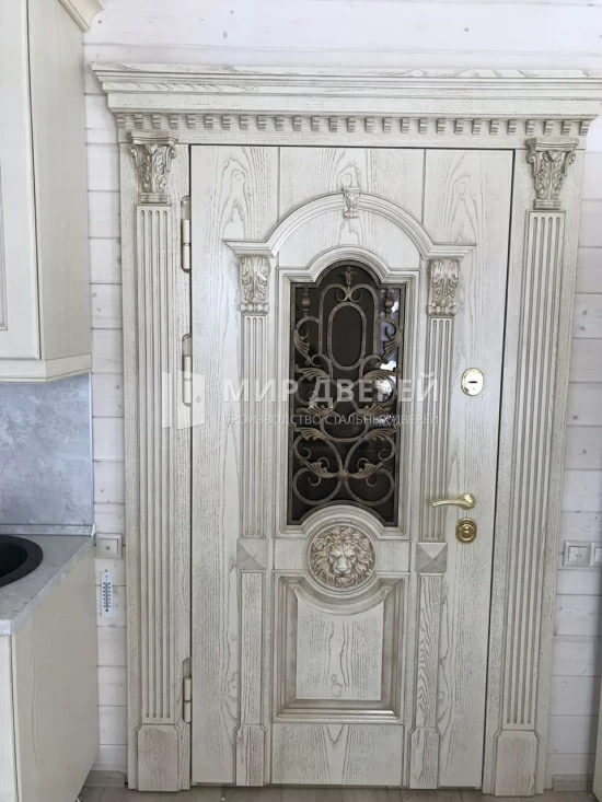 Элитная дверь с резьбой - фото